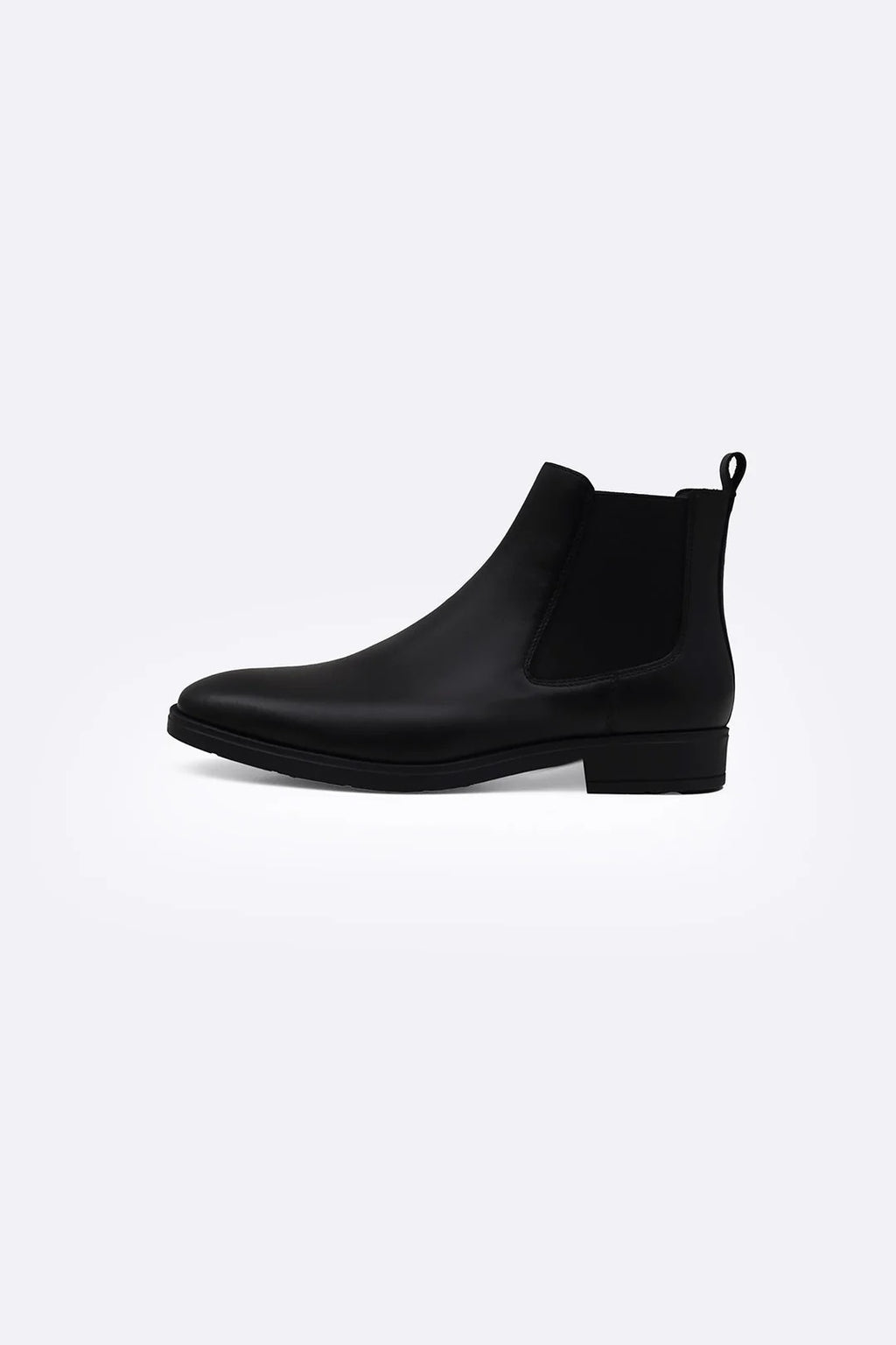 ESSENTIAL LEATHER CHELSEA BOOTS